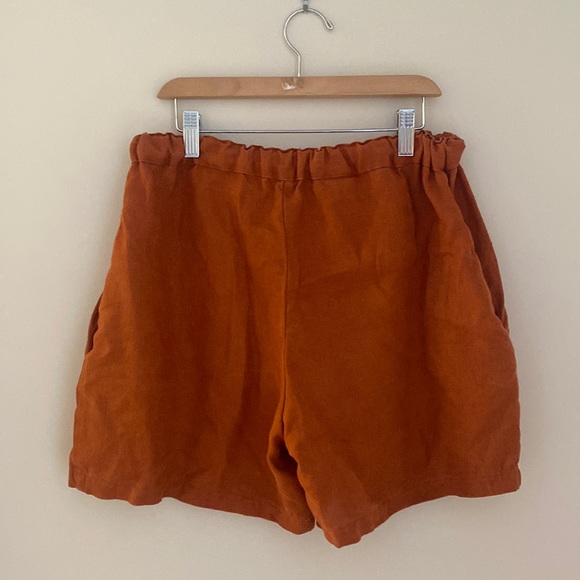 Loose fit drawstring linen shorts - Picture 3 of 6